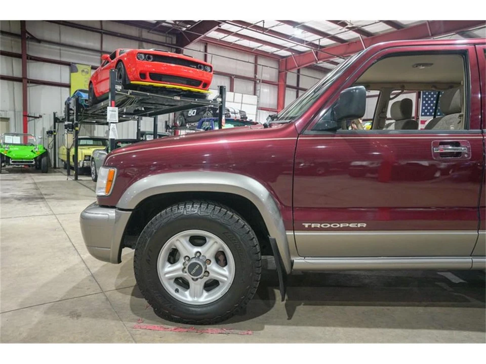 2001 Isuzu Trooper - Image 3 of 31