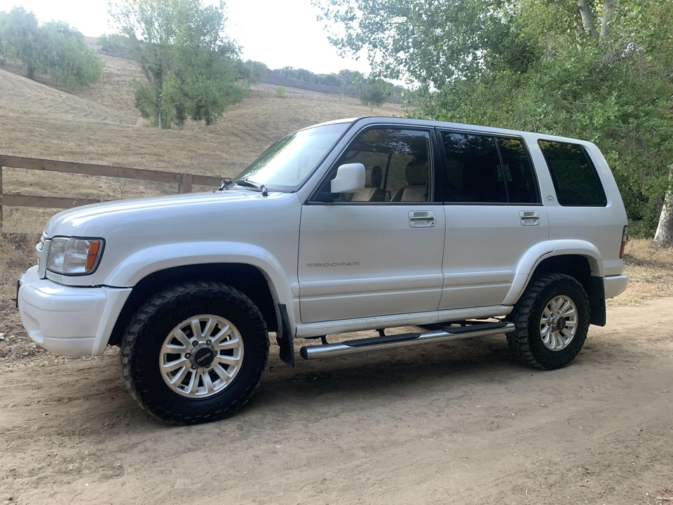 2001 Isuzu Trooper - Image 10 of 31