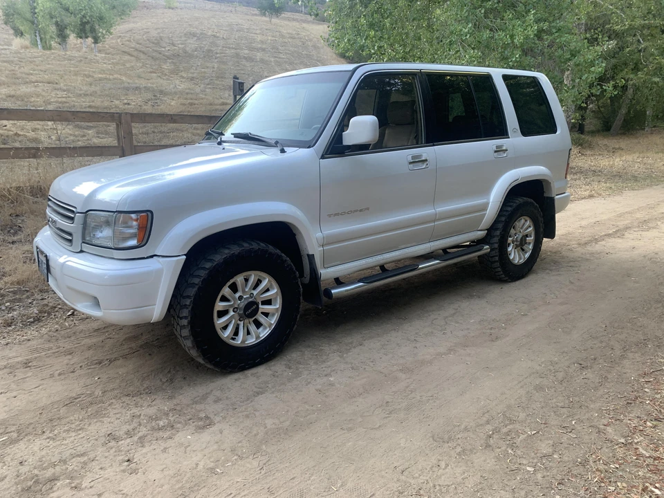 2001 Isuzu Trooper - Image 9 of 31