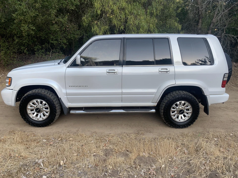 2001 Isuzu Trooper - Image 11 of 31