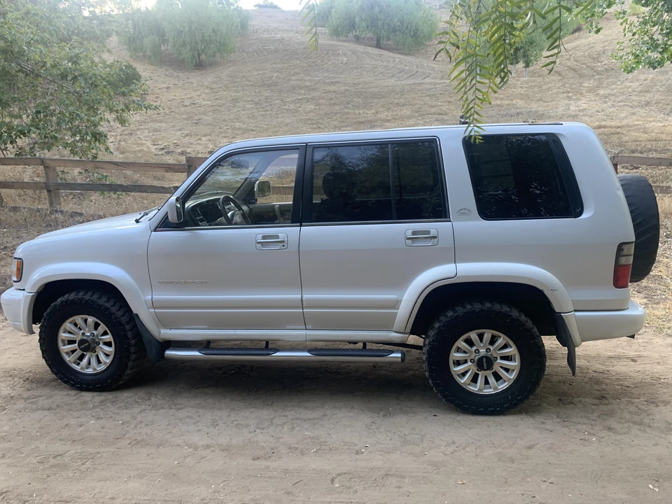 2001 Isuzu Trooper - Image 12 of 31