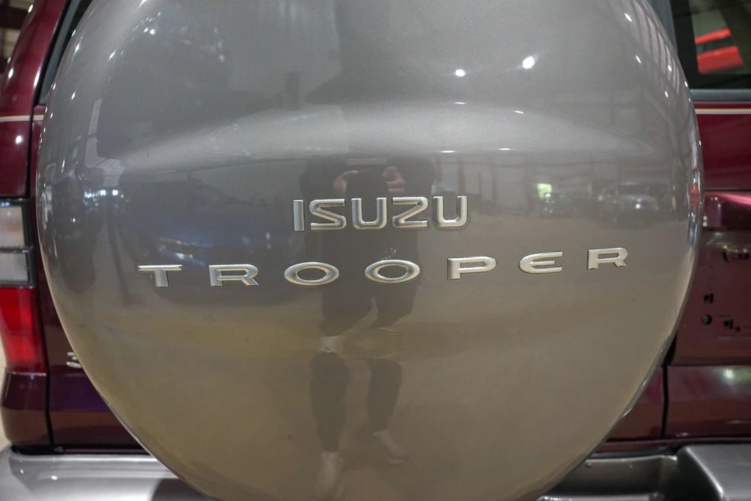 2001 Isuzu Trooper - Image 24 of 31