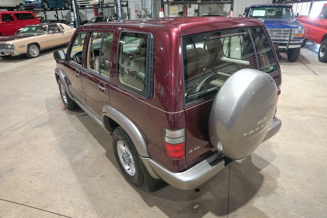 2001 Isuzu Trooper - Image 16 of 31