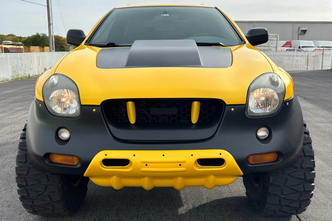 2001 Isuzu VehiCROSS - Image 2 of 31