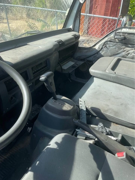 2001 Isuzu - Image 3 of 8