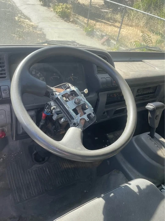 2001 Isuzu - Image 5 of 8