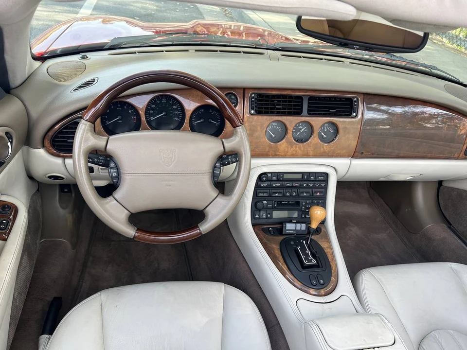 2001 Jaguar X100 XK8 - Image 8 of 18