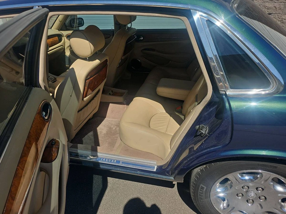 2001 Jaguar XJ - Image 2 of 10