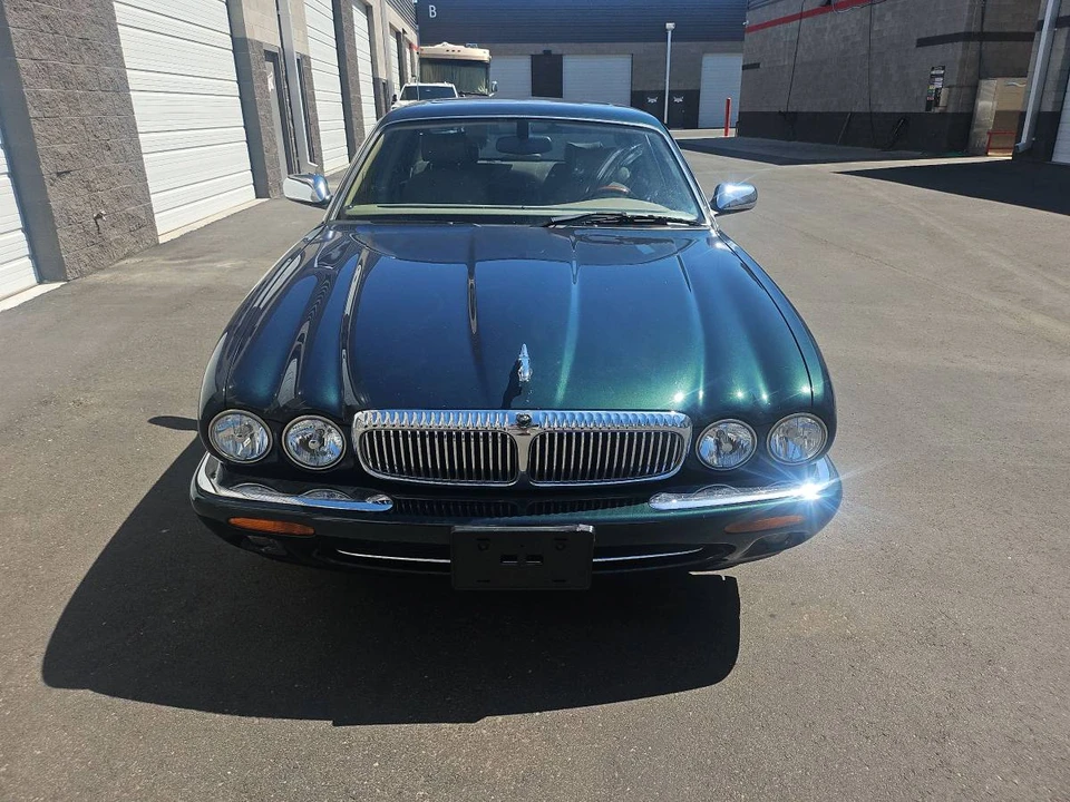 2001 Jaguar XJ - Image 4 of 10