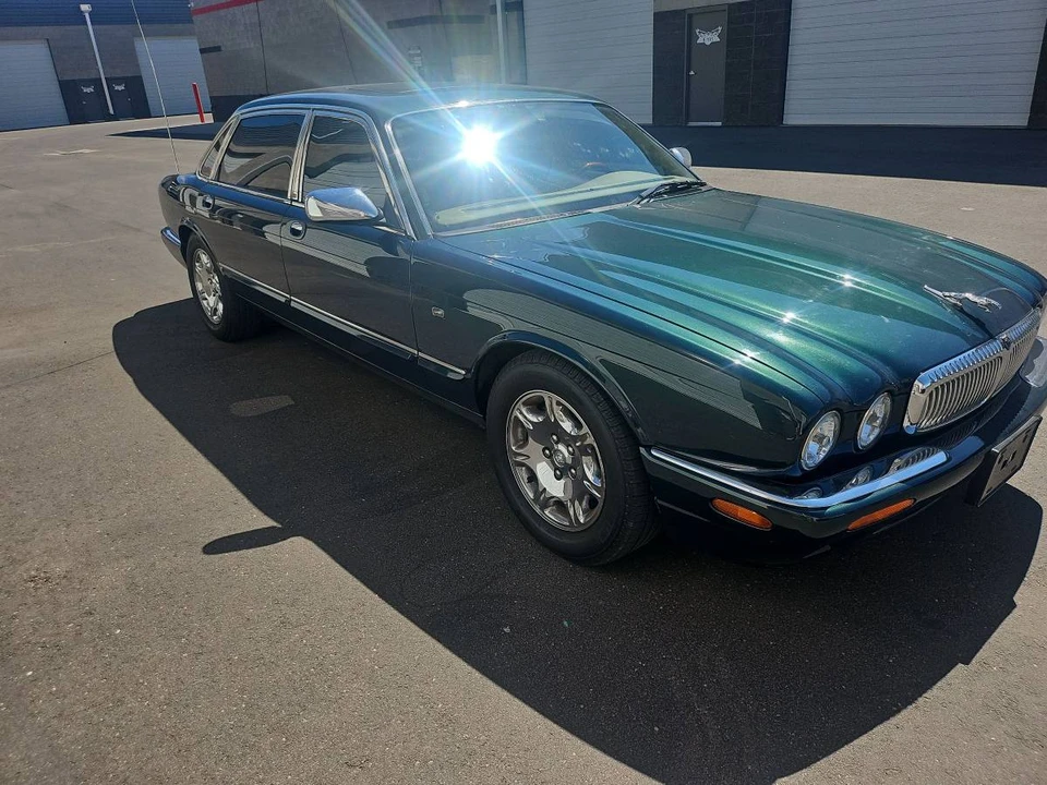 2001 Jaguar XJ - Image 5 of 10