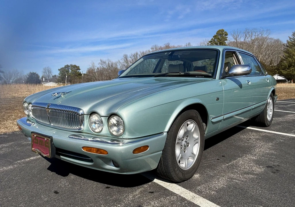 2001 Jaguar X308 XJ - Image 2 of 31