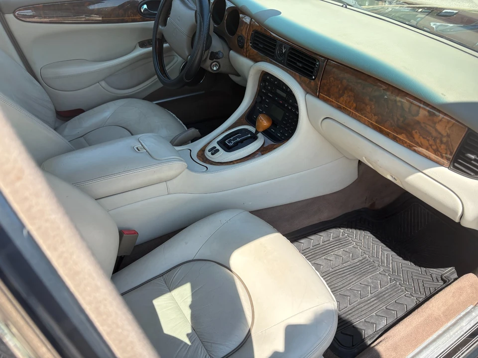 2001 Jaguar X308 XJ - Image 17 of 20