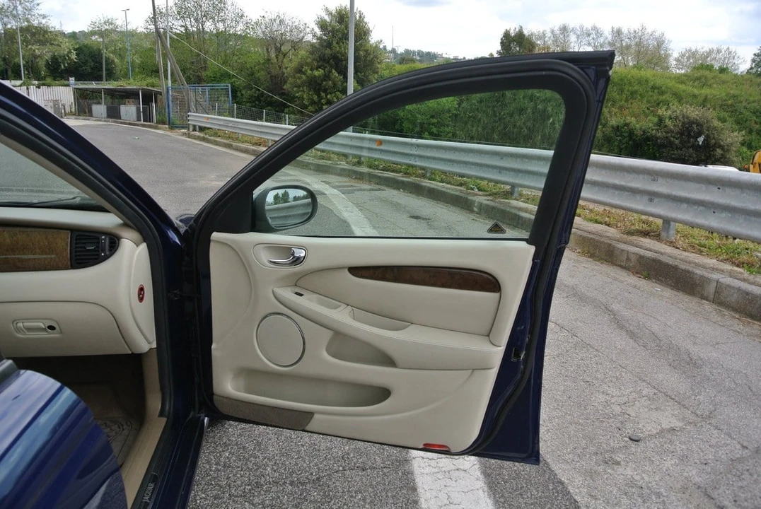 2001 Jaguar X-Type - Image 14 of 30