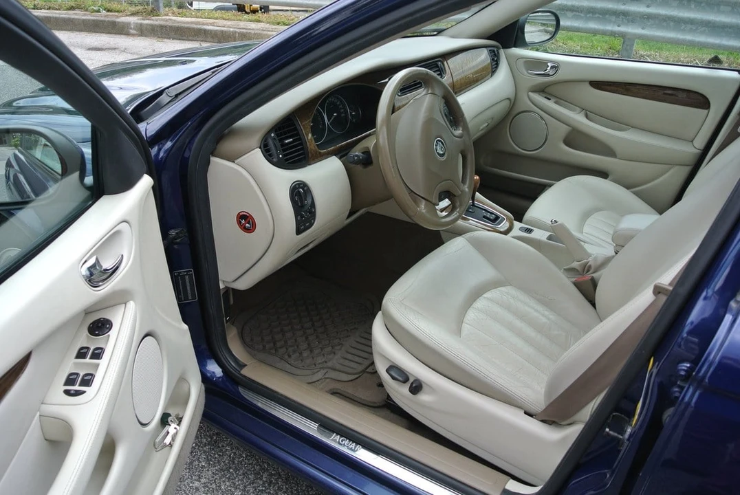 2001 Jaguar X-Type - Image 11 of 30