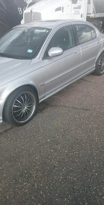 2001 Jaguar X-Type - Image 2 of 2