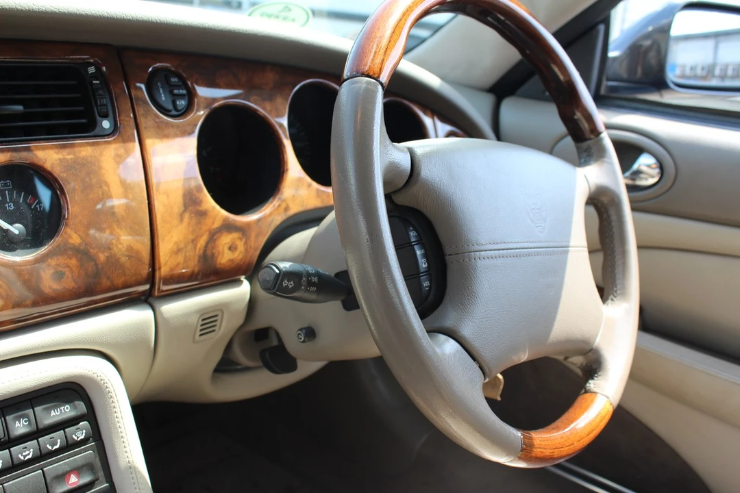 2001 Jaguar X100 XK8 - Image 24 of 30