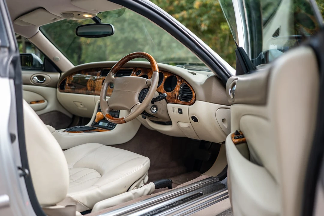 2001 Jaguar X100 XK8 - Image 6 of 30