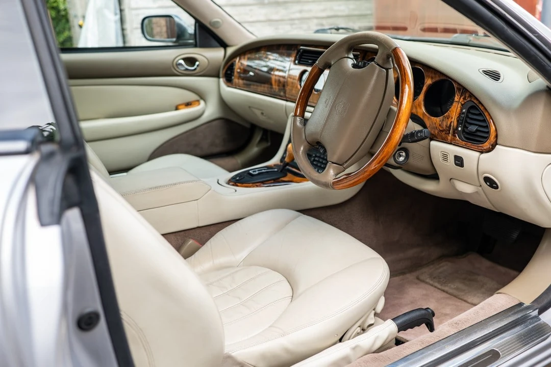 2001 Jaguar X100 XK8 - Image 18 of 30