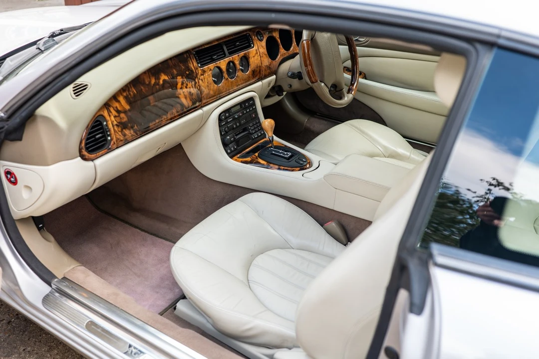 2001 Jaguar X100 XK8 - Image 8 of 30
