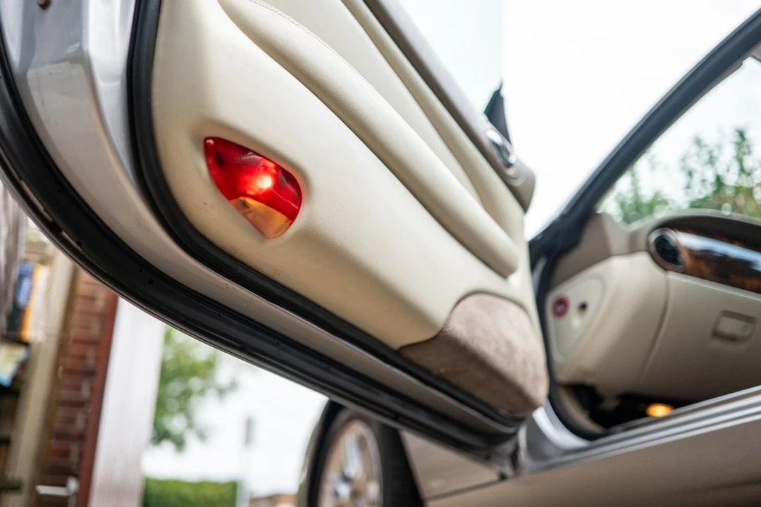 2001 Jaguar X100 XK8 - Image 14 of 30