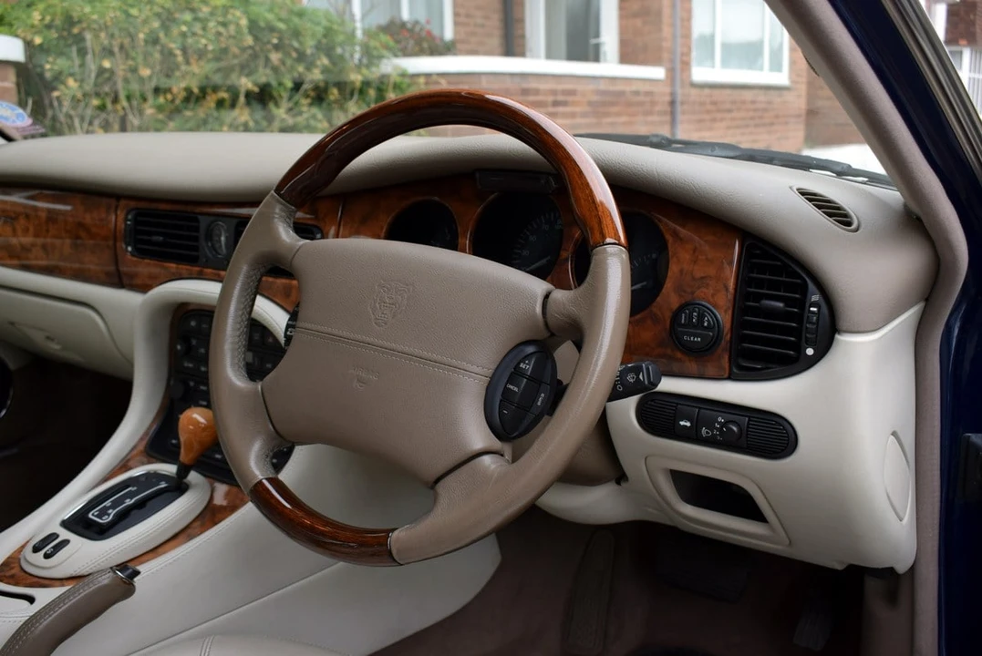 2001 Jaguar X308 XJ - Image 28 of 30