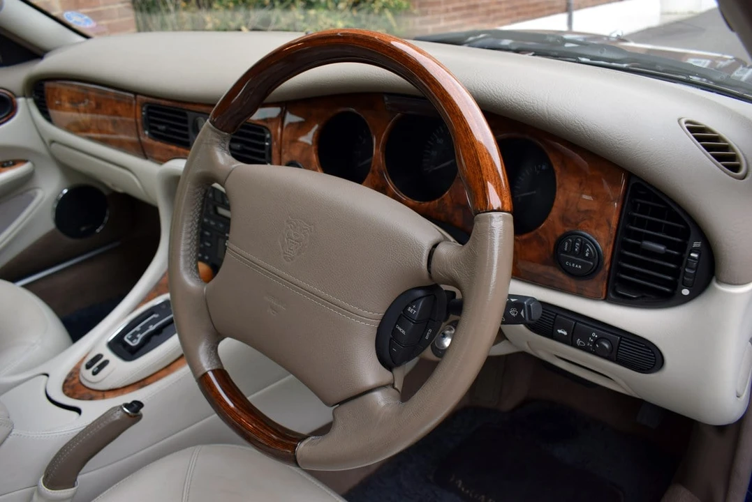 2001 Jaguar X308 XJ - Image 29 of 30