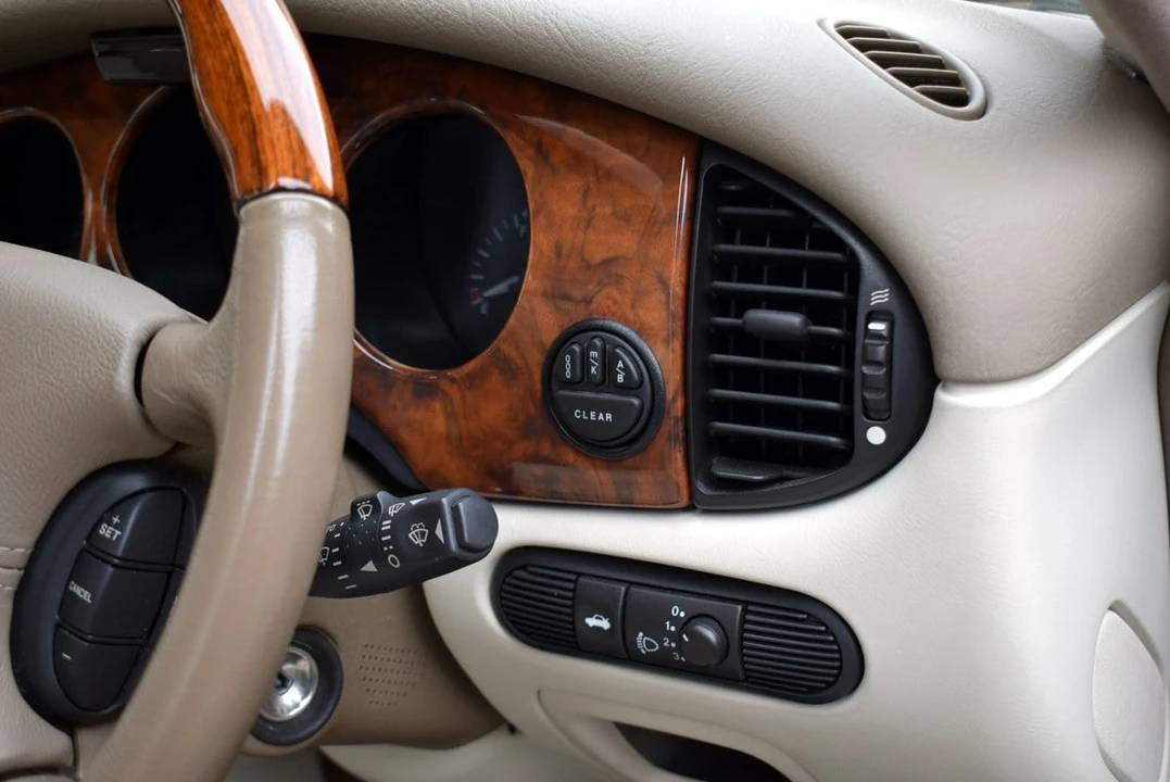 2001 Jaguar X308 XJ - Image 30 of 30