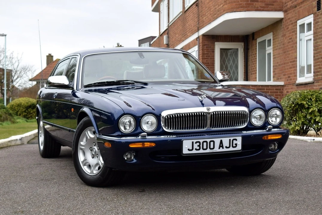 2001 Jaguar X308 XJ - Image 2 of 30