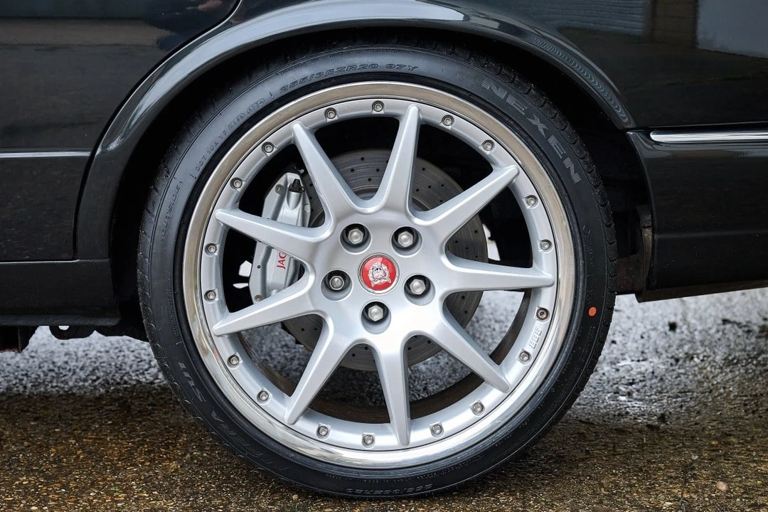 2001 Jaguar X308 XJR - Image 15 of 30