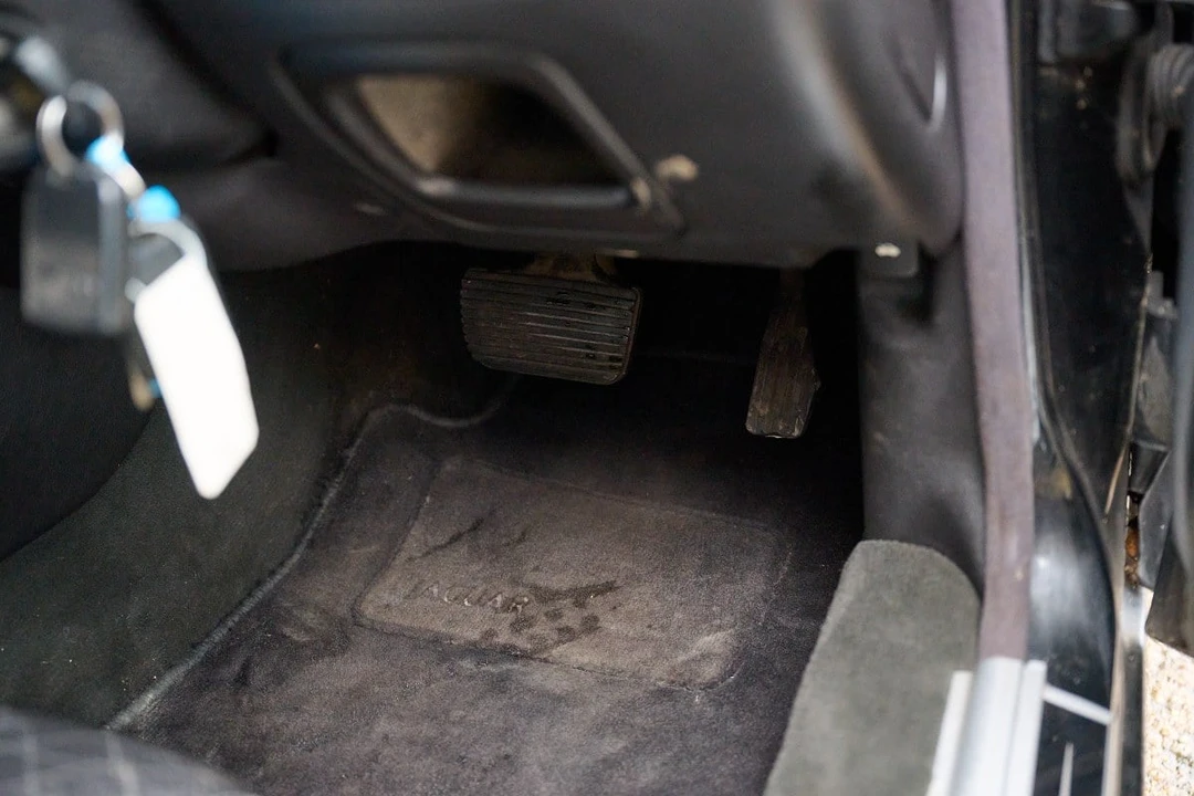 2001 Jaguar X308 XJR - Image 24 of 30