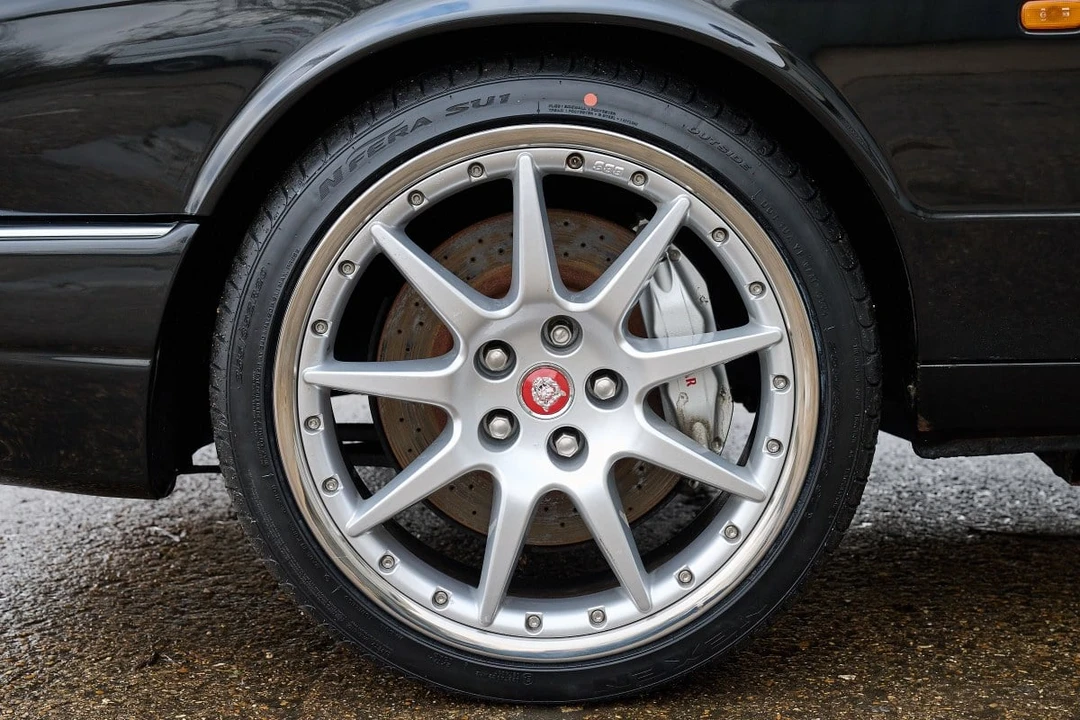 2001 Jaguar X308 XJR - Image 14 of 30