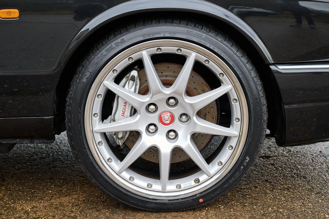 2001 Jaguar X308 XJR - Image 12 of 30