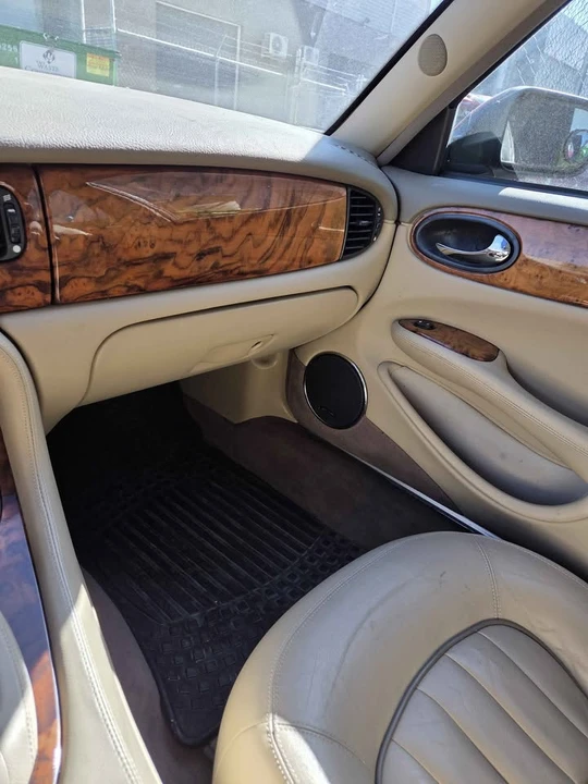 2001 Jaguar X308 XJ - Image 6 of 10