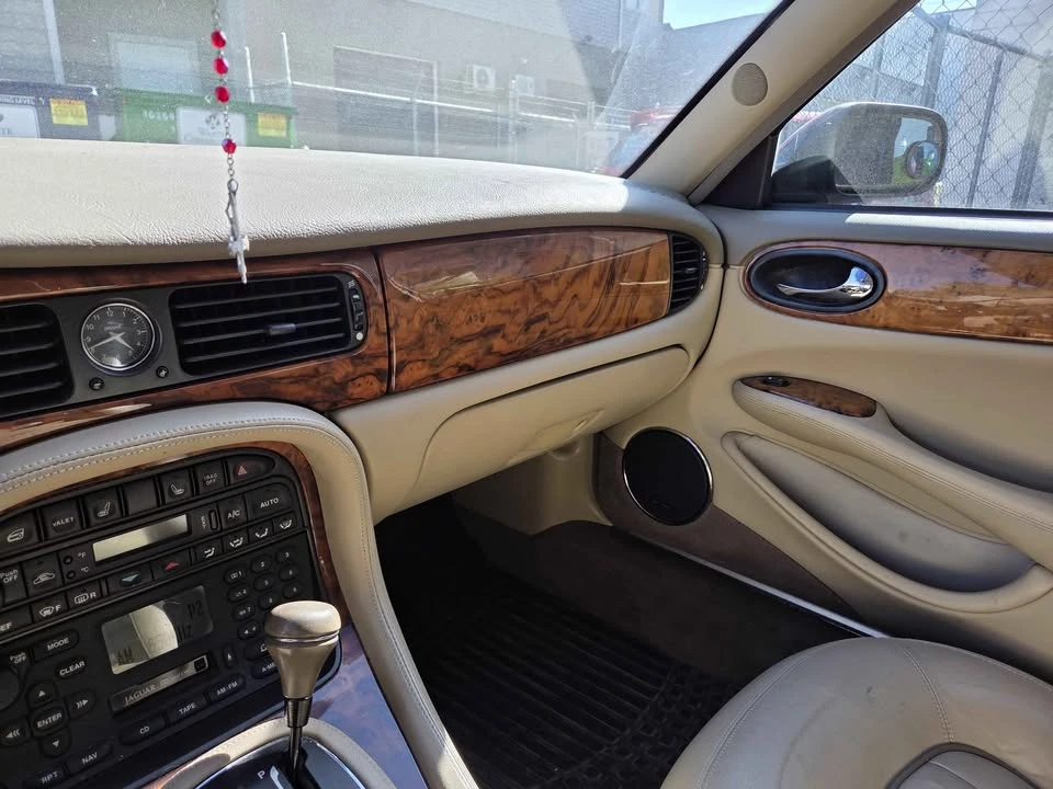 2001 Jaguar X308 XJ - Image 2 of 10