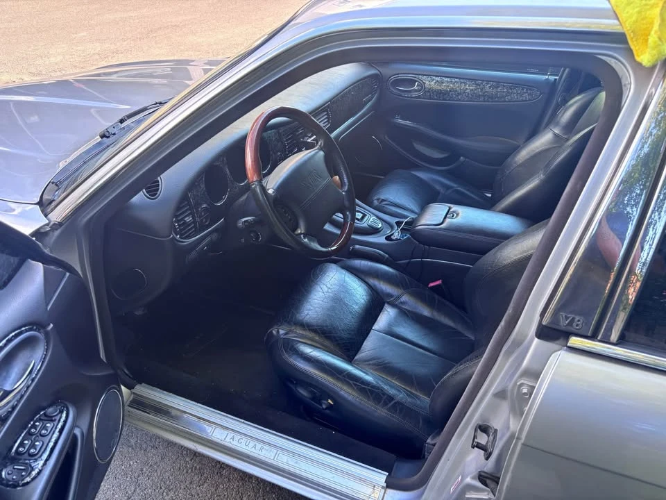 2001 Jaguar X308 XJ - Image 3 of 13