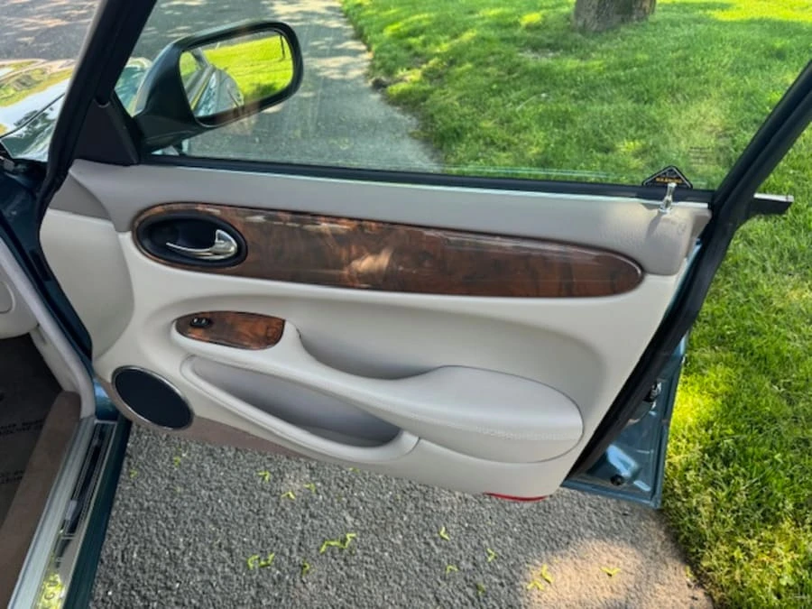 2001 Jaguar X308 XJ - Image 14 of 21