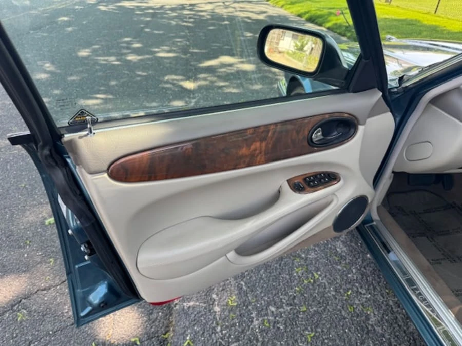 2001 Jaguar X308 XJ - Image 17 of 21