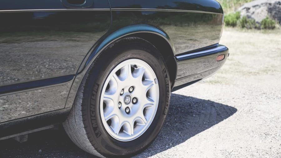 2001 Jaguar X308 XJ - Image 10 of 12