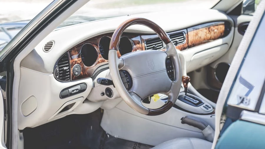 2001 Jaguar X308 XJ - Image 3 of 12