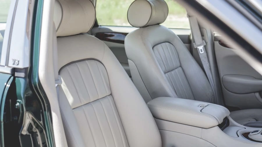 2001 Jaguar X308 XJ - Image 6 of 12