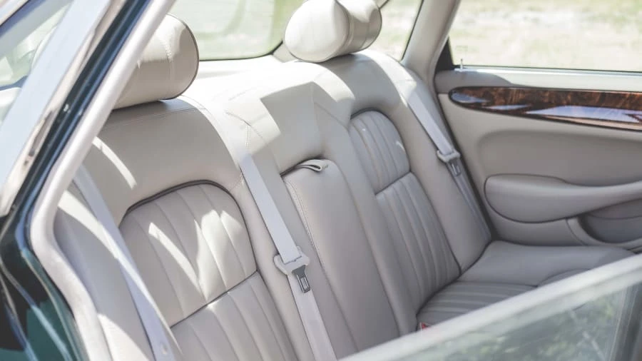 2001 Jaguar X308 XJ - Image 7 of 12