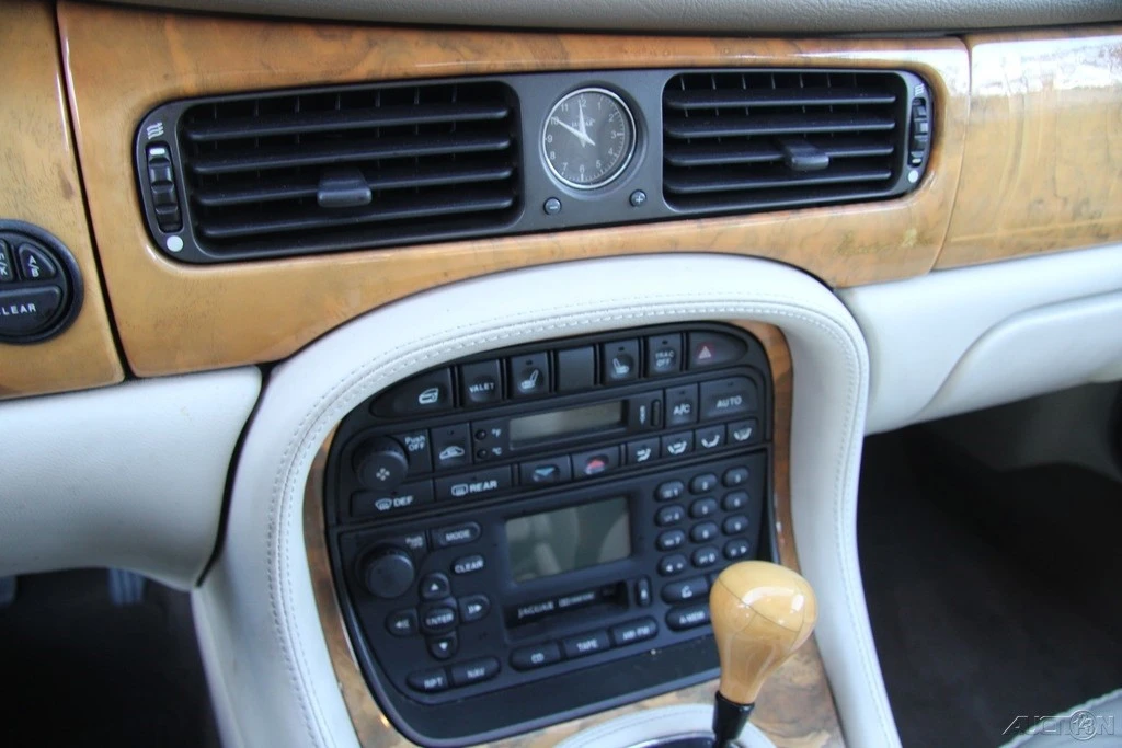 2001 Jaguar X308 XJ - Image 17 of 21