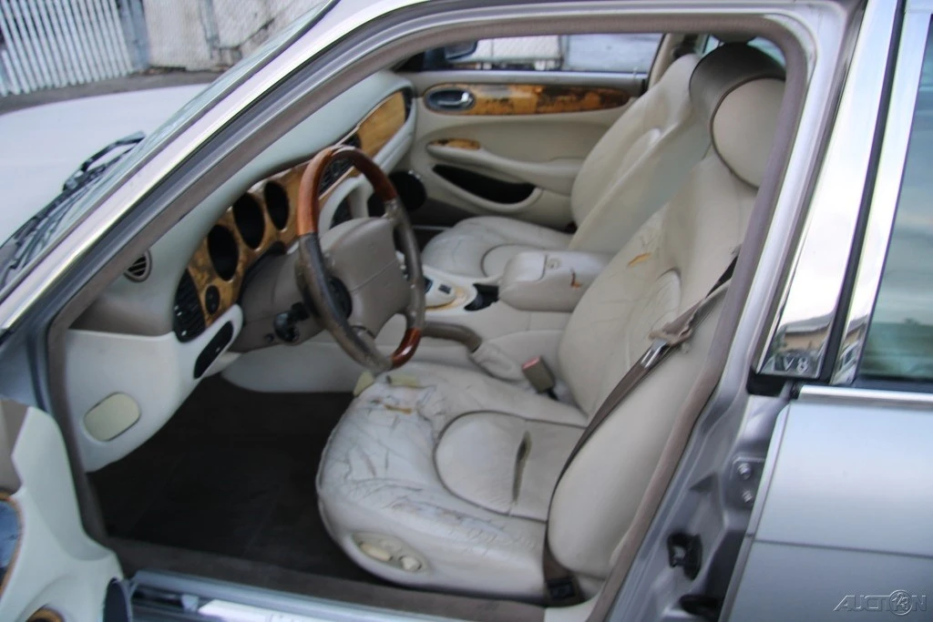 2001 Jaguar X308 XJ - Image 13 of 21