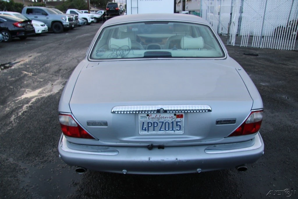2001 Jaguar X308 XJ - Image 5 of 21