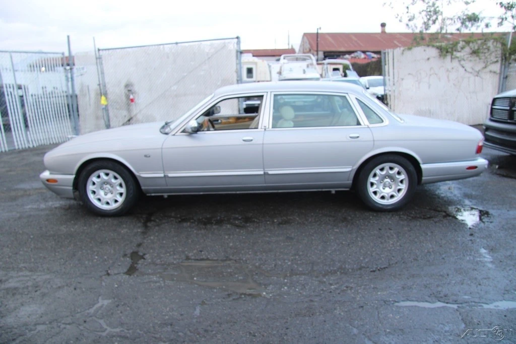 2001 Jaguar X308 XJ - Image 3 of 21