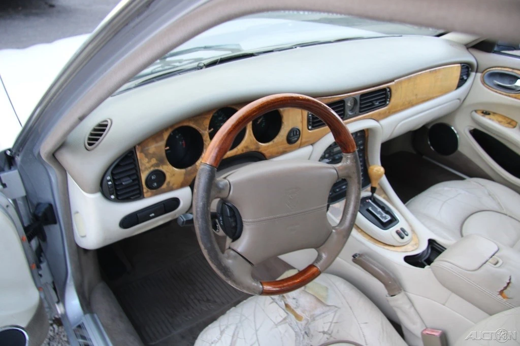 2001 Jaguar X308 XJ - Image 14 of 21