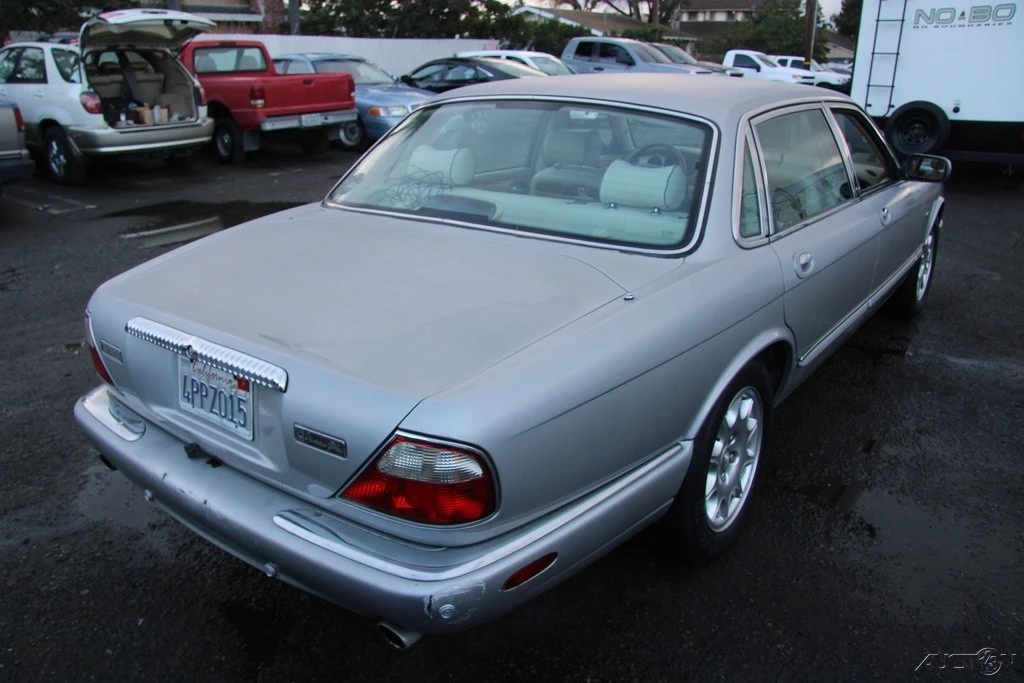 2001 Jaguar X308 XJ - Image 6 of 21