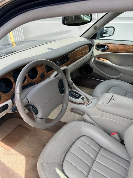 2001 Jaguar X308 XJ - Image 10 of 12