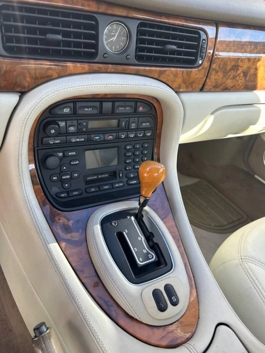 2001 Jaguar X308 XJ - Image 10 of 15