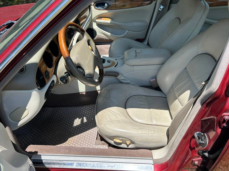 2001 Jaguar X308 XJ - Image 9 of 16